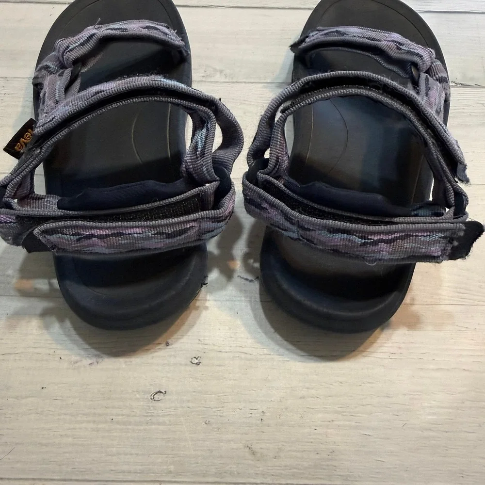 Teva Hurricane Xlt2 women's solar eclipse print size 4